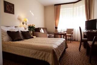 Отель Hotel Panorama Островец-Свентокшиский Двухместный номер Делюкс с 1 кроватью или 2 отдельными кроватями-1