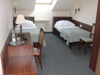 Отель Hotel Panorama Островец-Свентокшиский Стандартный двухместный номер с 2 отдельными кроватями-1